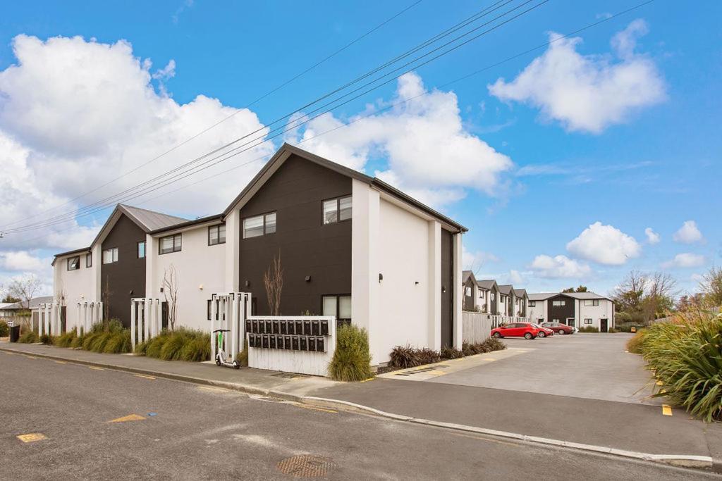 Light & Spacious 2Bdrm Townhouse Off Street Park Christchurch Luaran gambar